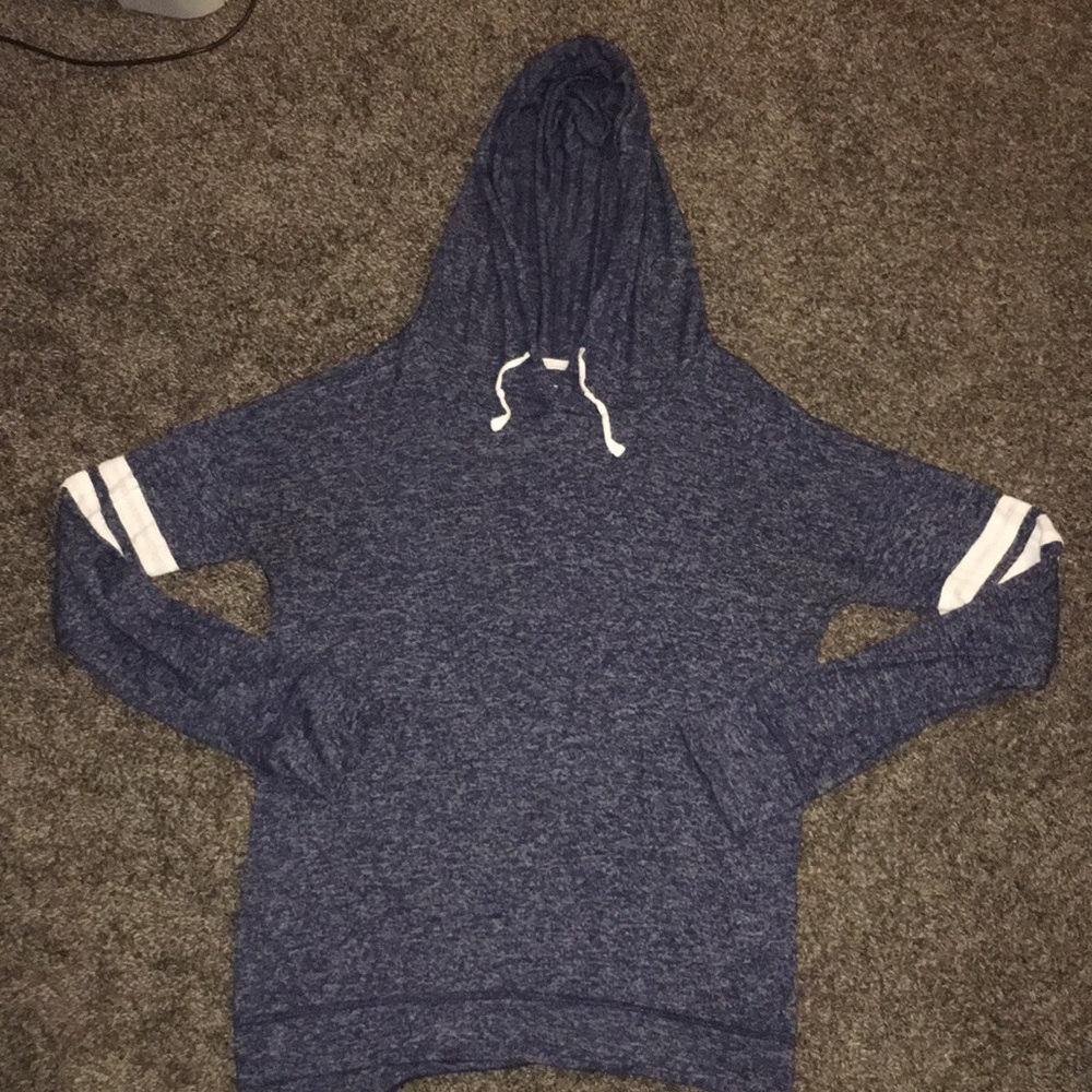 Thin hooded pullover